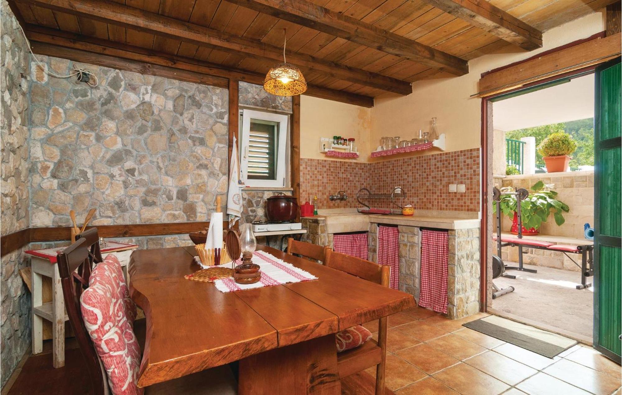Cozy Home In Podaspilje With Kitchen Svinisce Esterno foto